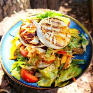 Friss kevert saláta grill camemberttel
